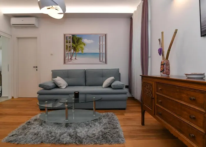Huisdiervriedelijke Lovely Apartment Mit Terrace,Unique Location,Near The Beach But Middle Of Bamboo And Palm Park Opatija