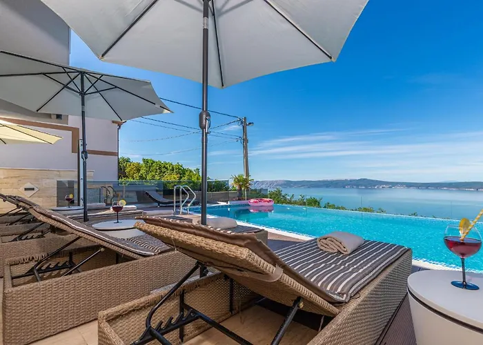 Villa Marassi With Heated Pool, Hot Tub And Sauna Crikvenica
