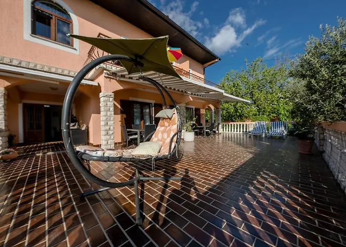 Apartments Tartuga Rab Town