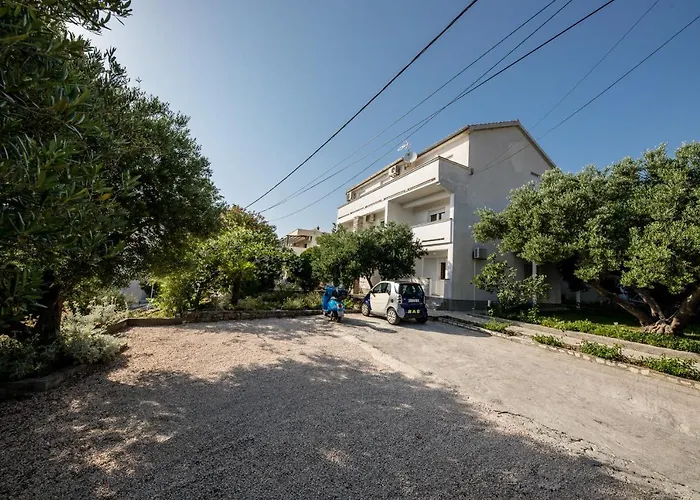 Mladenka Hotel Banjol