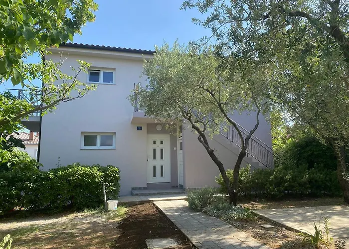 Apartment GardenView - New! Krk Town