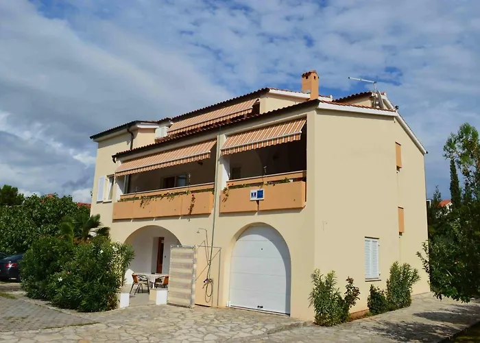 Apartments With Parking Space Punat, Krk - 16307