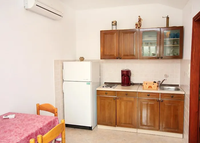 Boutique Apartments With Parking Space Kampor, Rab - 5032
