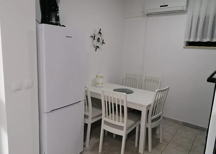 Apartment Fishter By El-Pi Tours Njivice