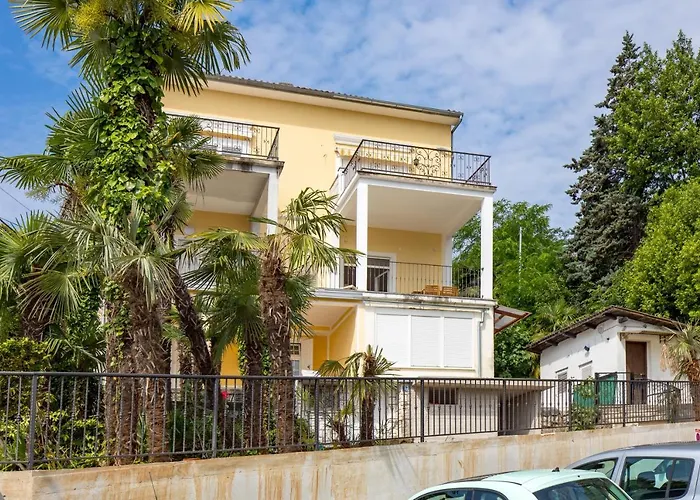 Pet friendly Apartment Lola Opatija