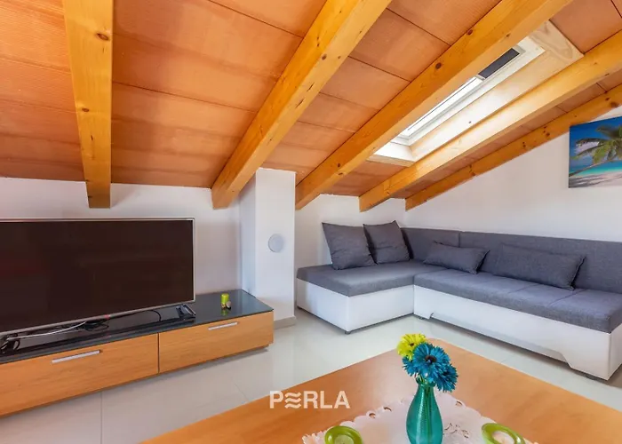 House Mirabelle With Heated Pool In Nerezine On Losinj Island