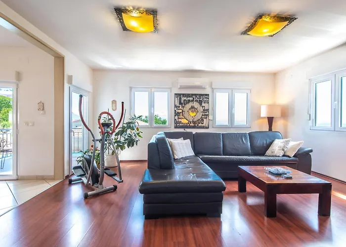 3 Bedroom Cozy Home In Opatija