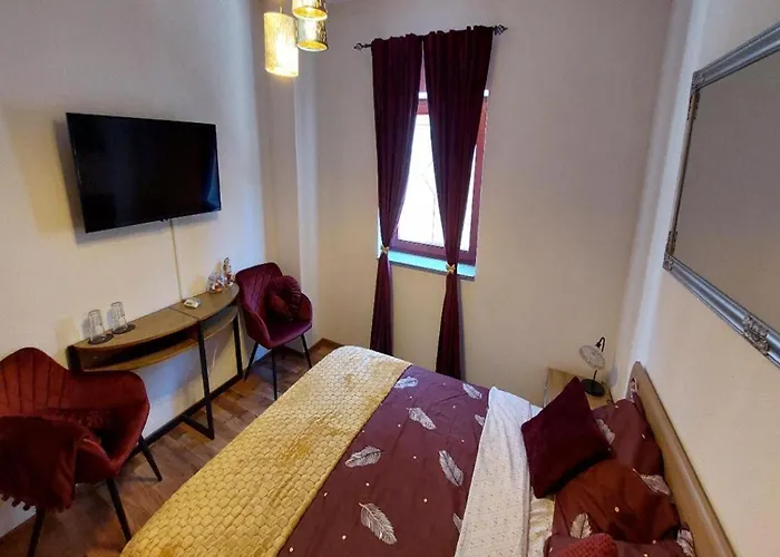 4 Colors Rooms, Cres