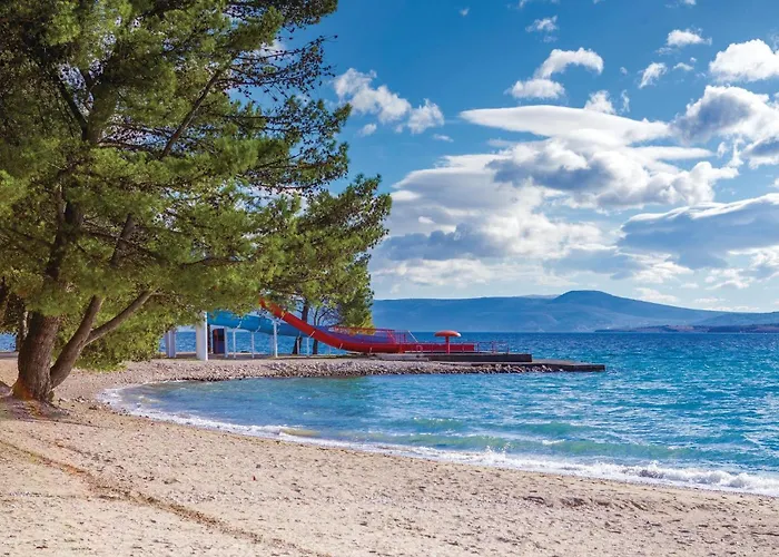 2 Bedroom Cozy Apartment In Crikvenica