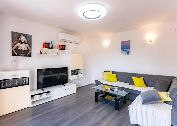 Apartments Lores Rab Town