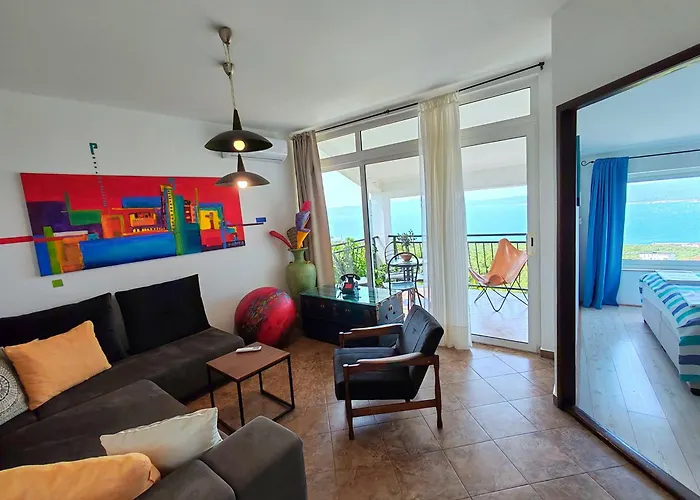 Boutique Art Gallery House With A Small Relaxing Pool Crikvenica