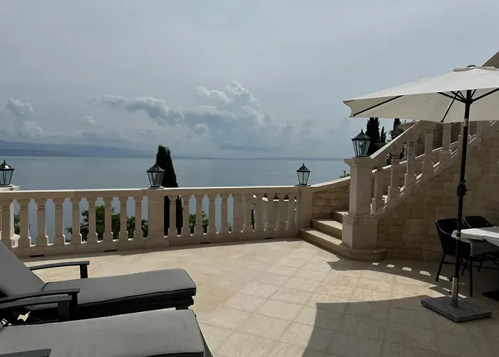Pet friendly Villa Isabella - Luxury With Style Right Next To The Beach, Private Pool And Sea View Opatija