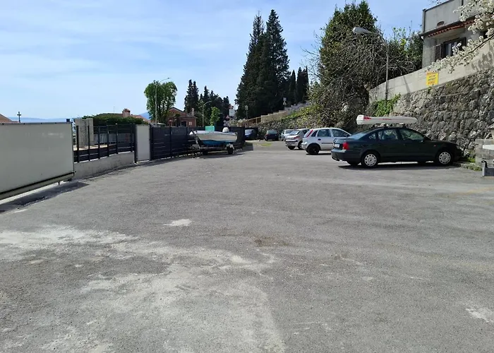 Pet friendly Apartments Komel I Opatija
