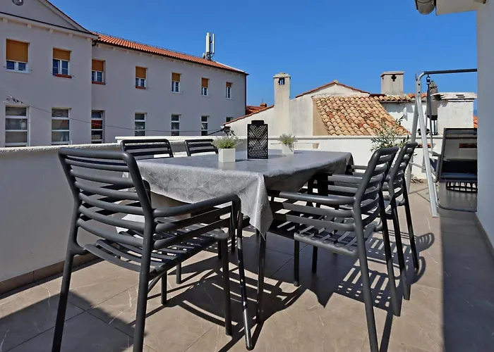 Apartments And Rooms With Parking Space Vrbnik, Krk - 5302