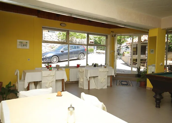 Apartments And Rooms With Parking Space Mali Lošinj