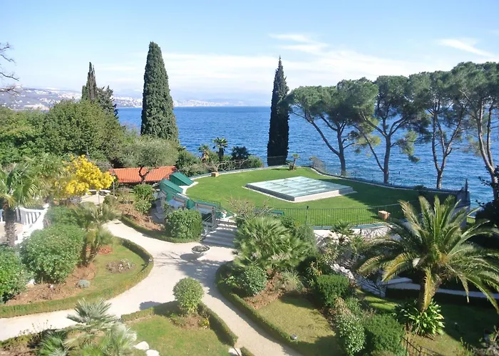 Hoteles cerca de Maiden with the Seagull