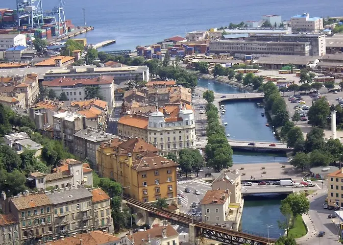 Pet friendly Apartment Mala Tajna Rijeka