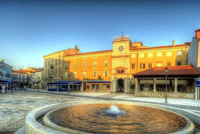 Apartment Mira Cres