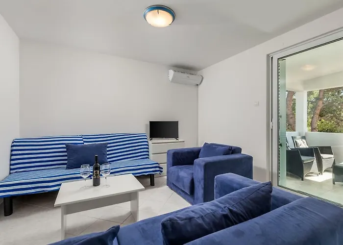 Apartments In Pinewood Near The Sea Mali Lošinj