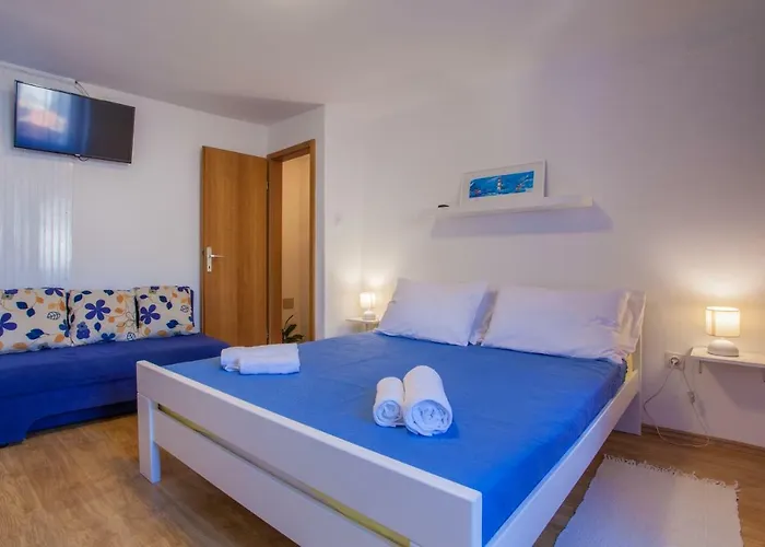 Room M Cres