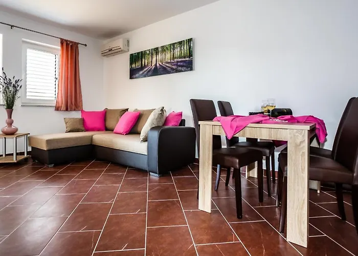 Mare & Mons Seafront Apartments Malinska